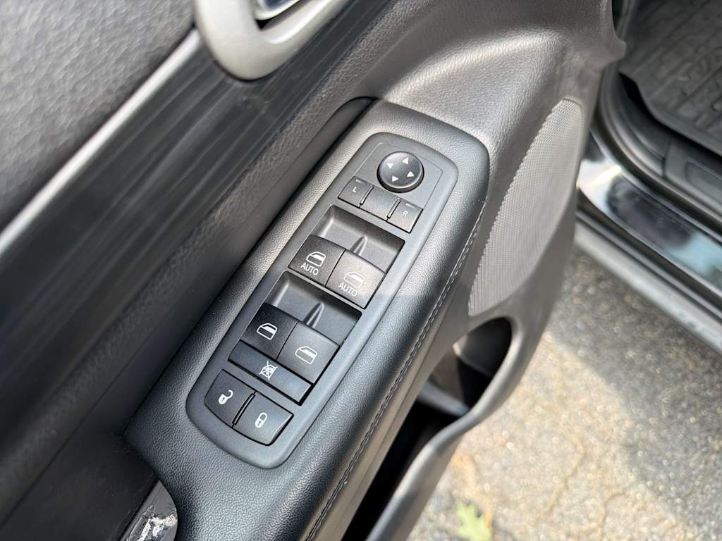 Thumbnail: 2020 Jeep Grand Cherokee - 28