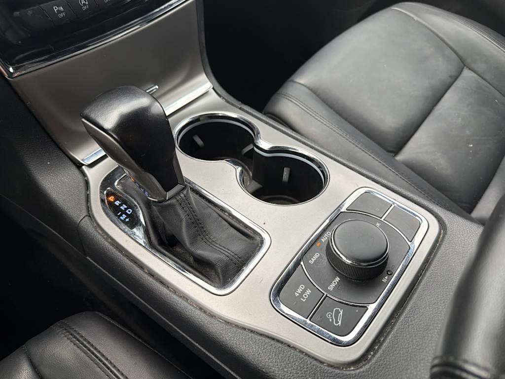 Thumbnail: 2020 Jeep Grand Cherokee - 12