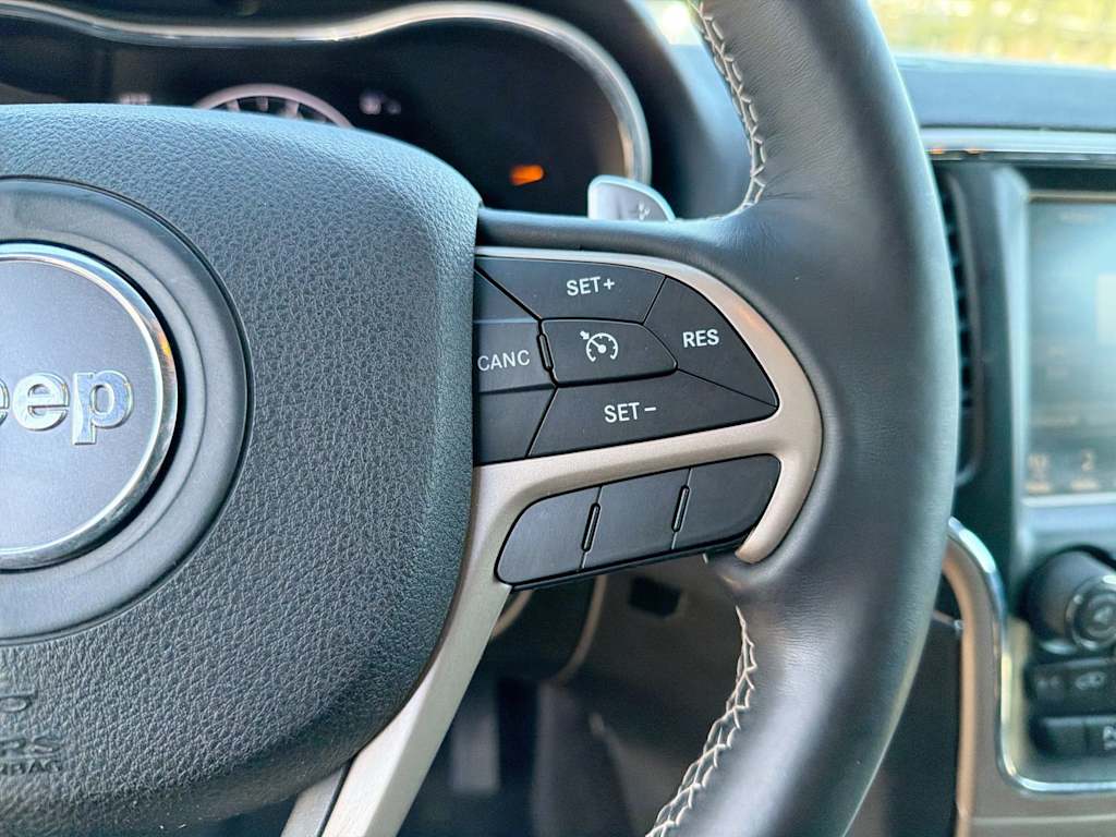 Thumbnail: 2017 Jeep Grand Cherokee - 32