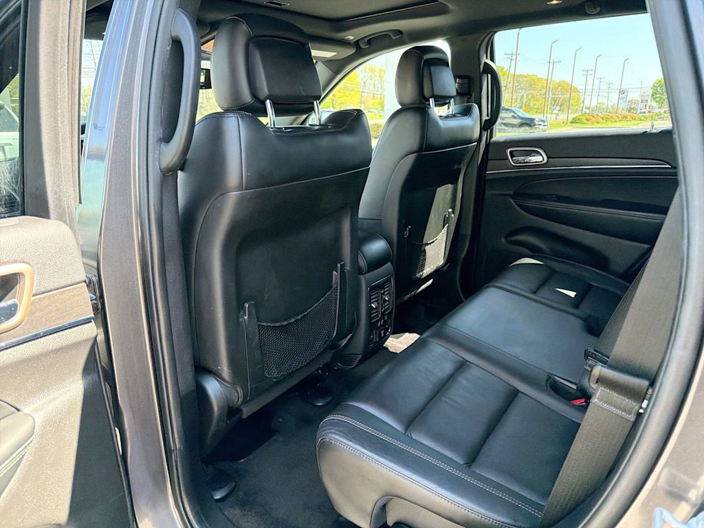 Thumbnail: 2017 Jeep Grand Cherokee - 12
