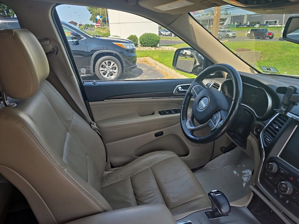 Thumbnail: 2015 Jeep Grand Cherokee - 8
