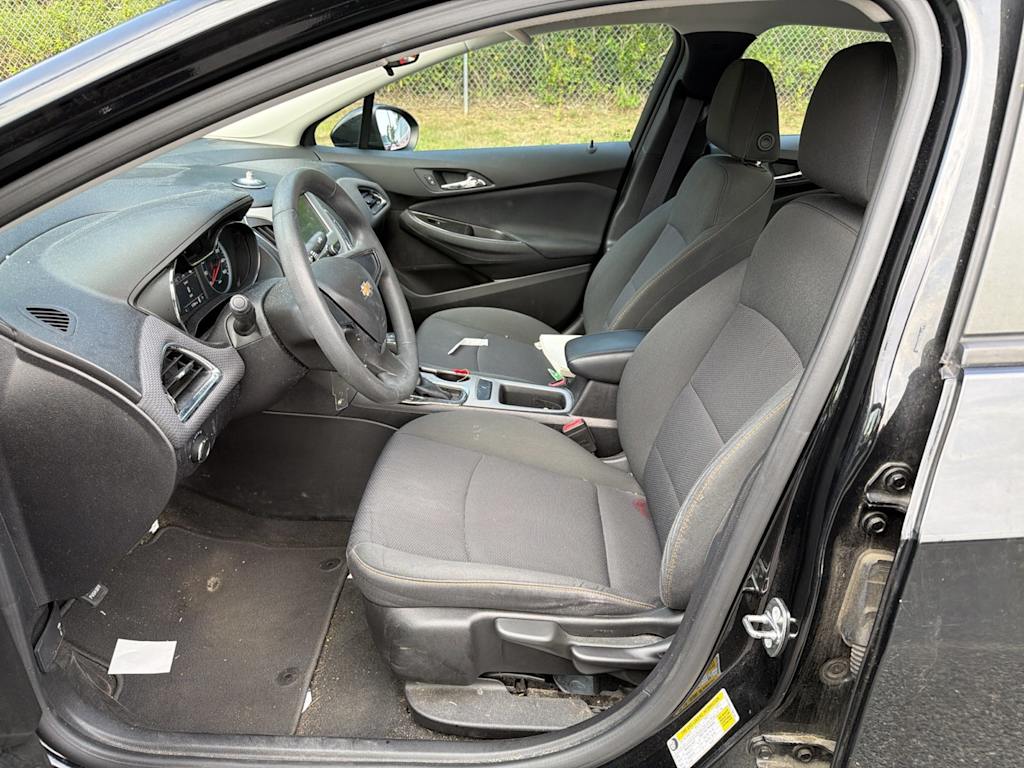 Thumbnail: 2017 Chevrolet Cruze - 8