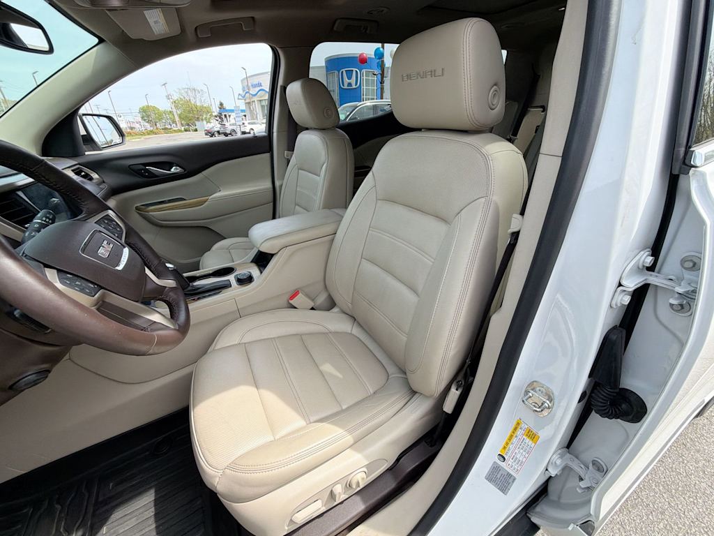 Thumbnail: 2017 GMC Acadia - 28