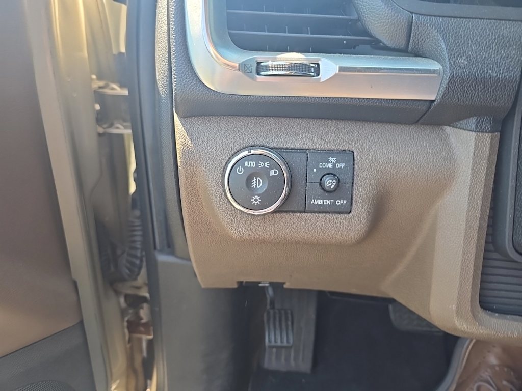 Thumbnail: 2015 GMC Acadia - 21
