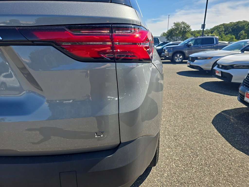 Thumbnail: 2023 Chevrolet Traverse - 18