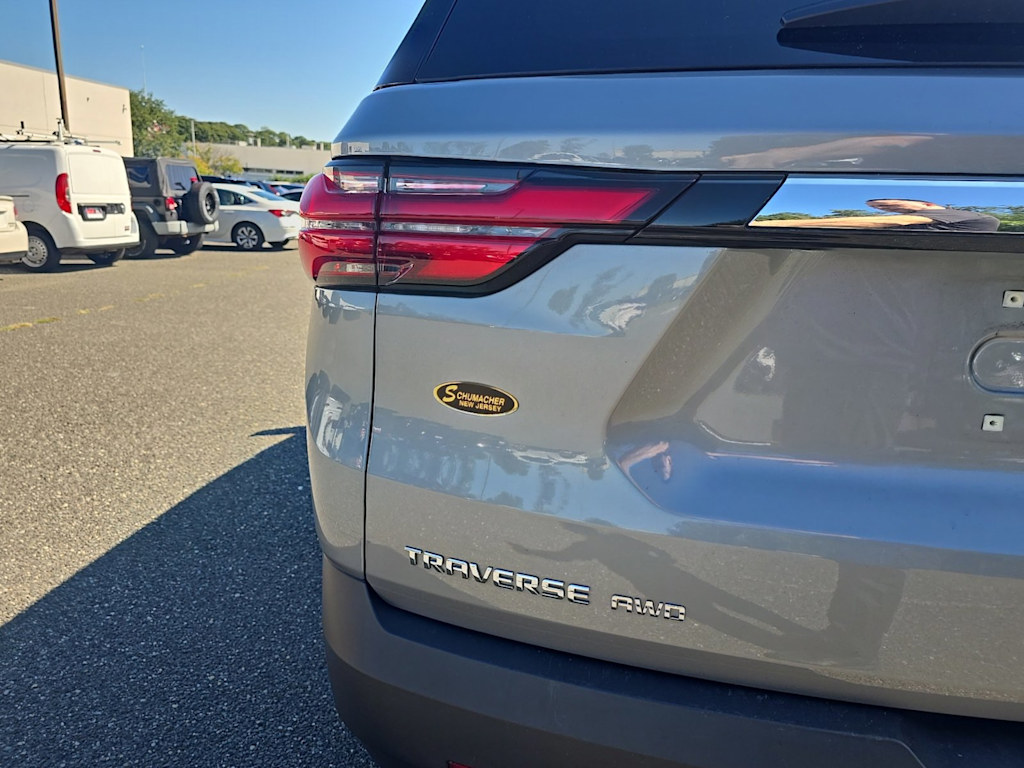 Thumbnail: 2023 Chevrolet Traverse - 7