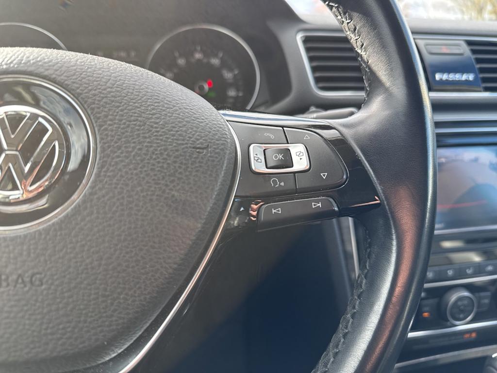 Thumbnail: 2018 Volkswagen Passat - 21