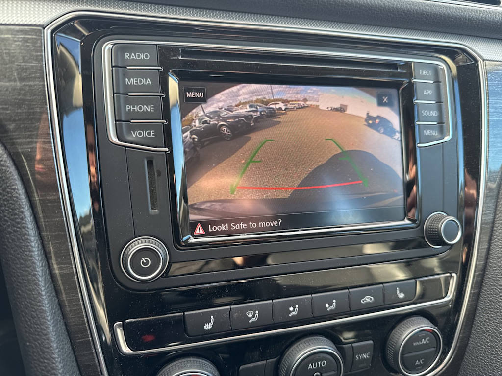 Thumbnail: 2018 Volkswagen Passat - 18