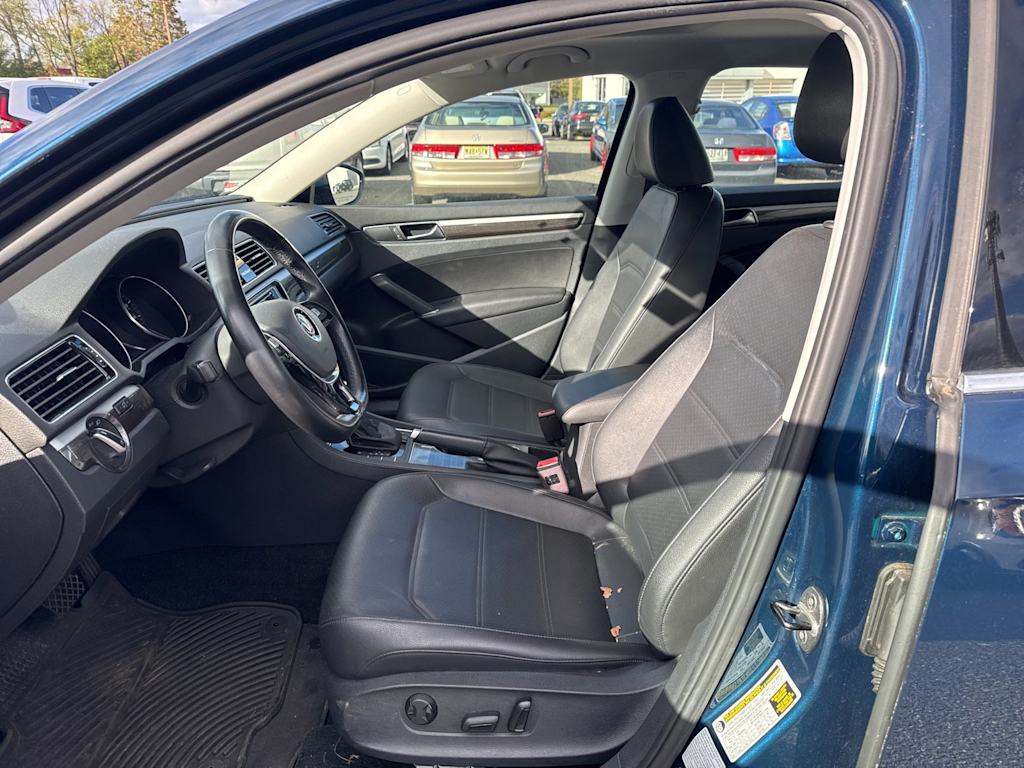 Thumbnail: 2018 Volkswagen Passat - 9