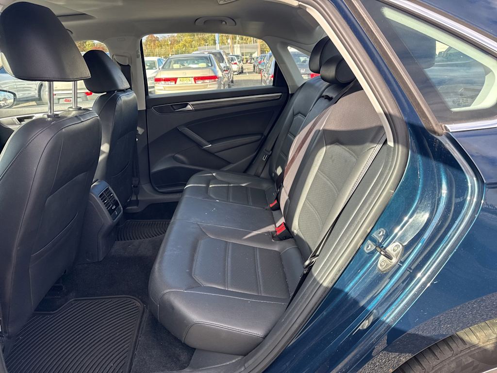 Thumbnail: 2018 Volkswagen Passat - 17