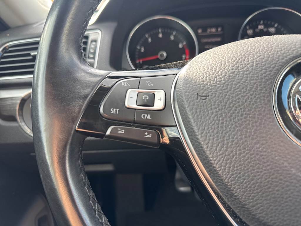 Thumbnail: 2018 Volkswagen Passat - 20