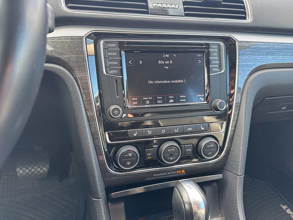 Thumbnail: 2018 Volkswagen Passat - 11