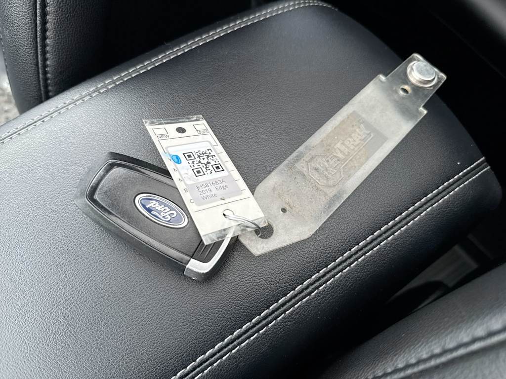 Thumbnail: 2019 Ford Edge - 19