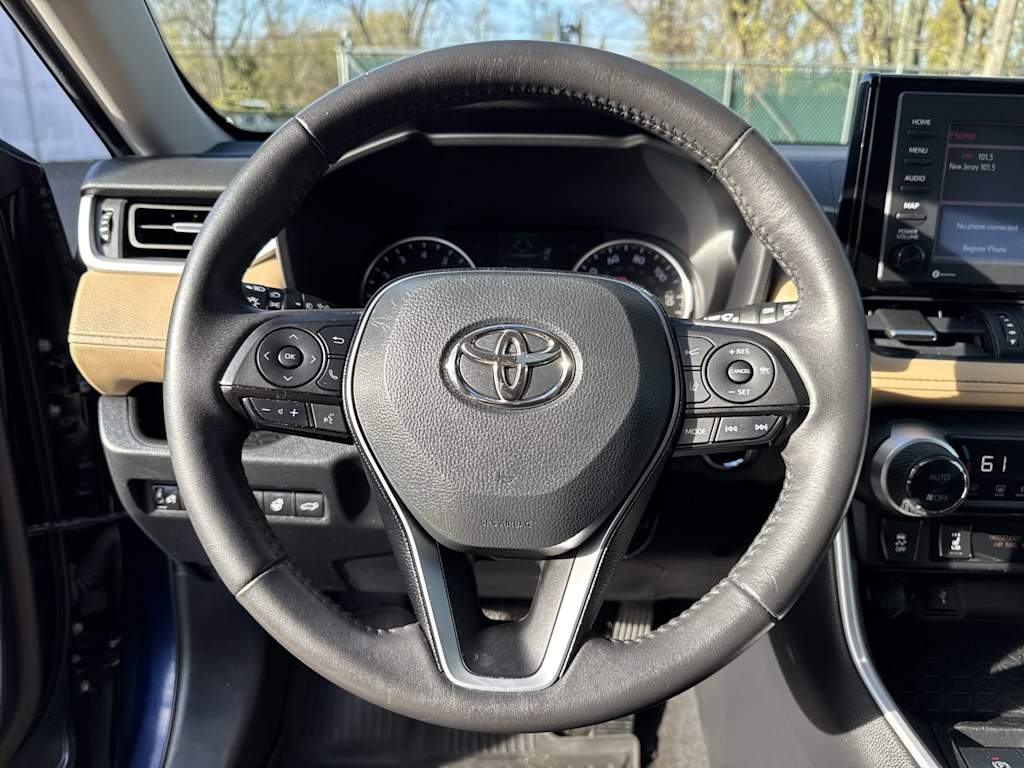 2021 Toyota RAV4 XLE Premium 13