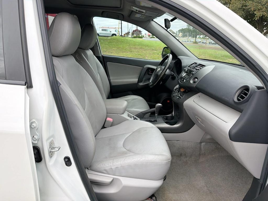 Thumbnail: 2010 Toyota RAV4 - 10
