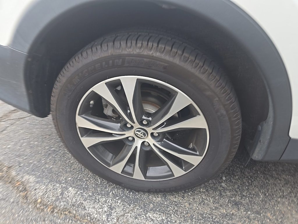 Thumbnail: 2015 Toyota RAV4 - 16