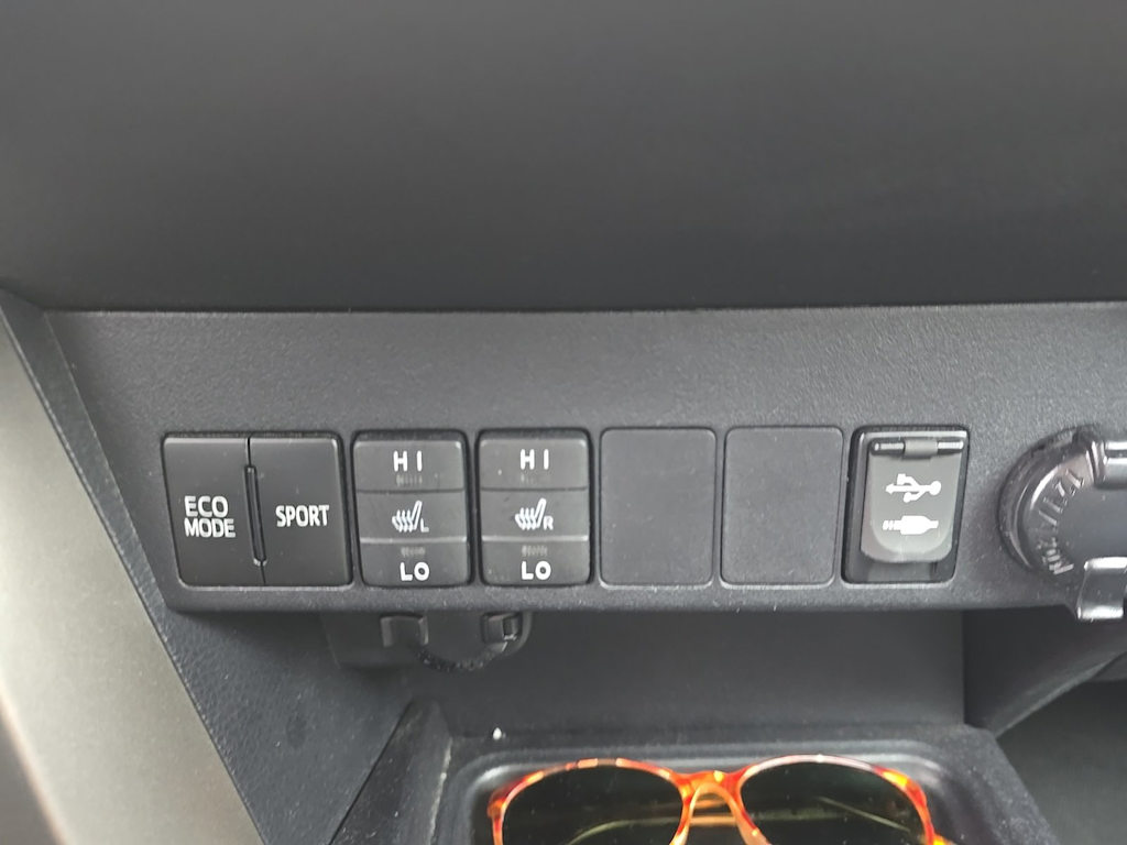 Thumbnail: 2015 Toyota RAV4 - 32