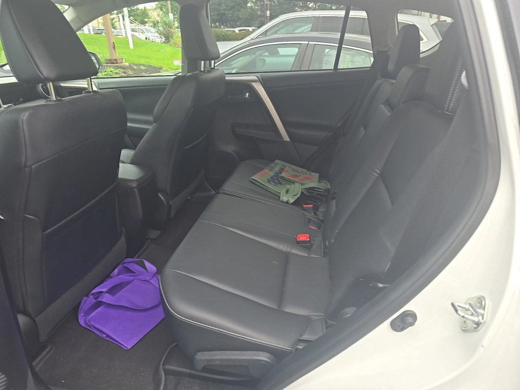 Thumbnail: 2015 Toyota RAV4 - 11
