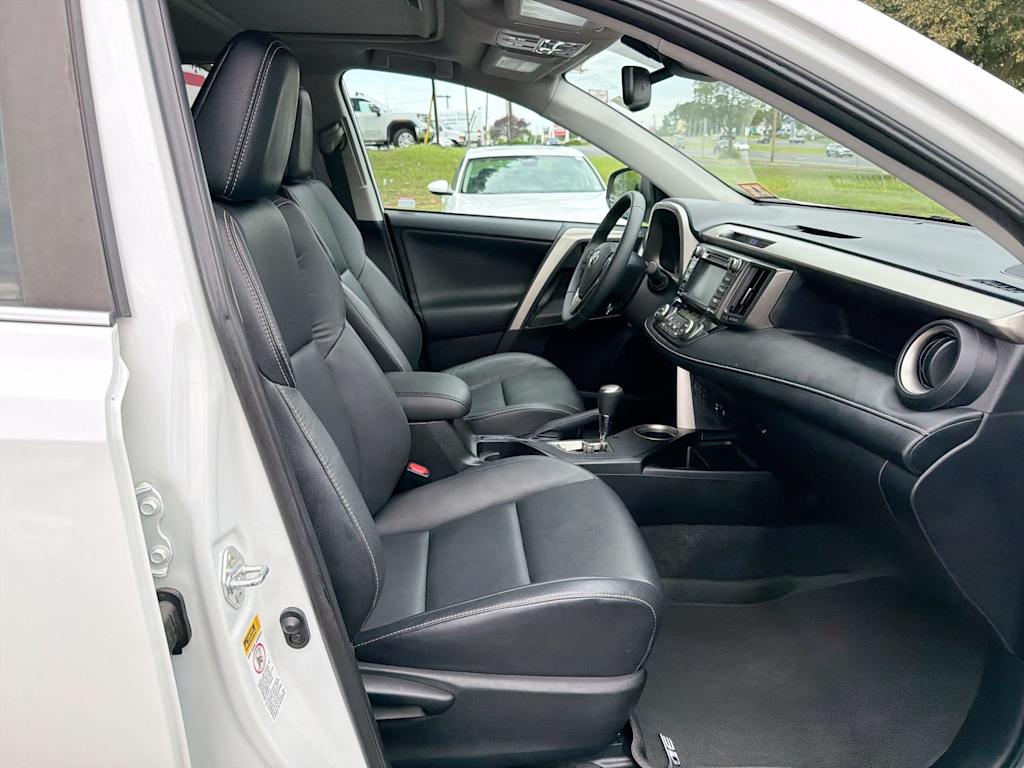 Thumbnail: 2015 Toyota RAV4 - 10