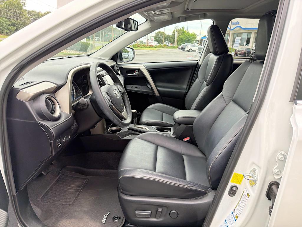 Thumbnail: 2015 Toyota RAV4 - 9