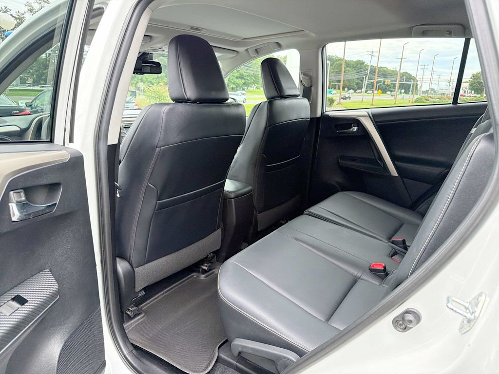 Thumbnail: 2015 Toyota RAV4 - 11