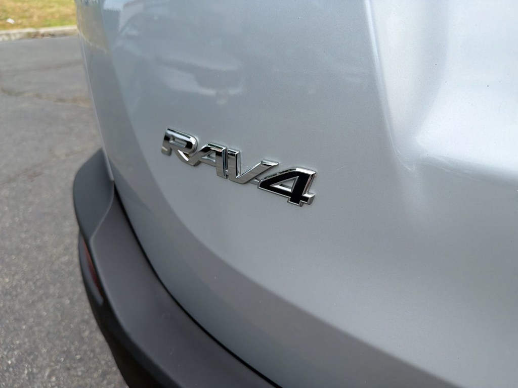 Thumbnail: 2013 Toyota RAV4 - 6