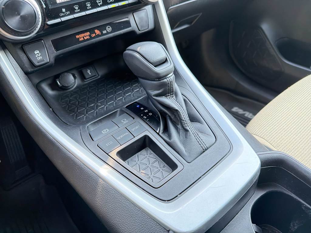 Thumbnail: 2020 Toyota RAV4 - 16
