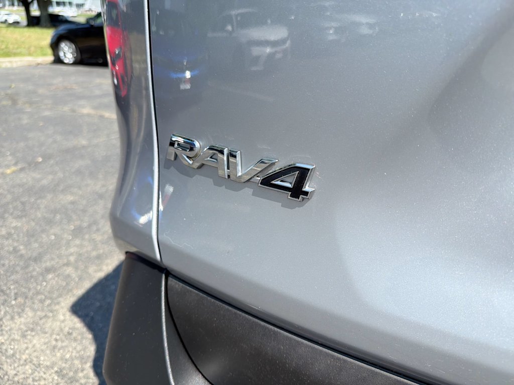 Thumbnail: 2020 Toyota RAV4 - 7
