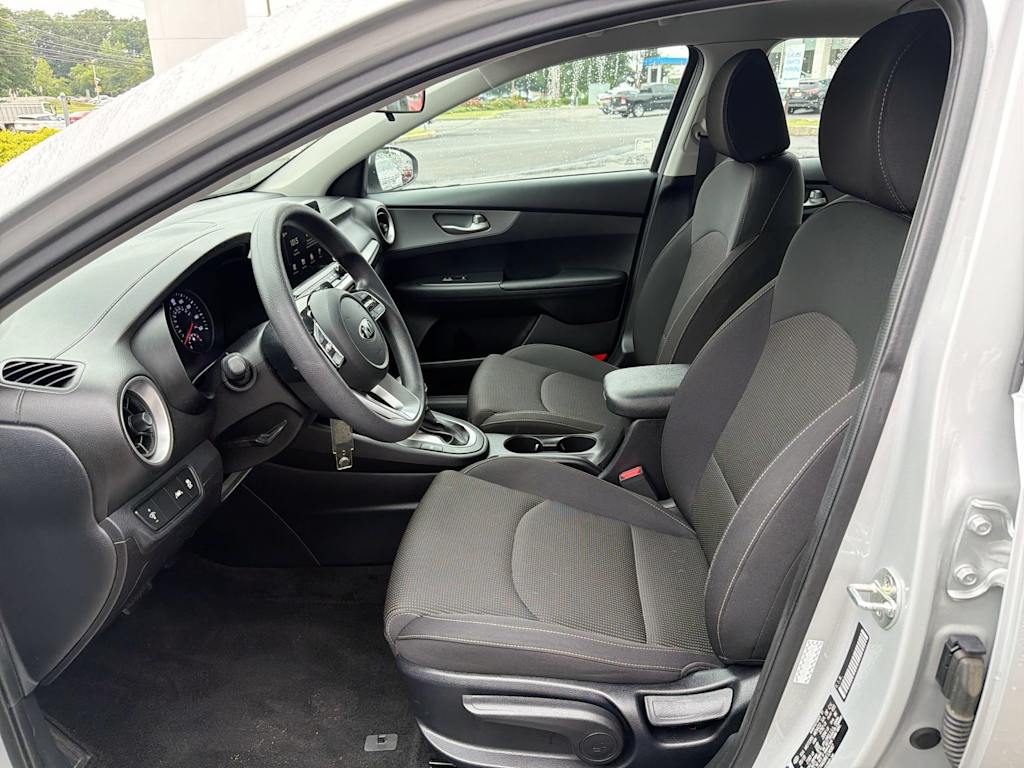 Thumbnail: 2019 Kia Forte - 9