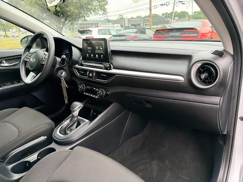 Thumbnail: 2019 Kia Forte - 8