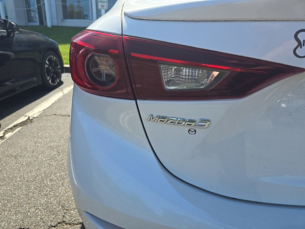 Thumbnail: 2018 Mazda Mazda3 - 17