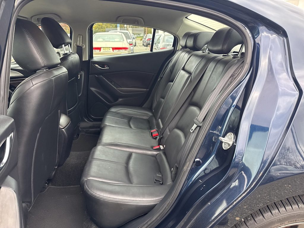 Thumbnail: 2018 Mazda Mazda3 - 17