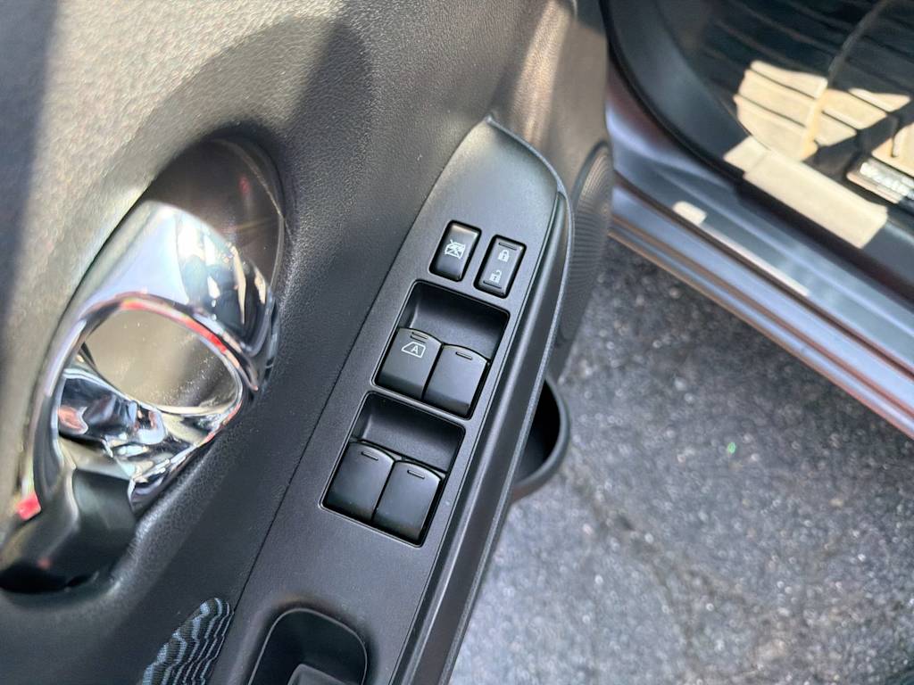 Thumbnail: 2016 Nissan Versa Note - 27