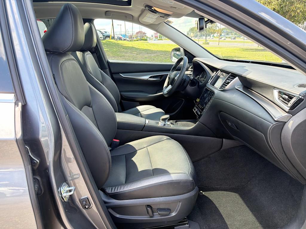 Thumbnail: 2022 INFINITI QX50 - 10