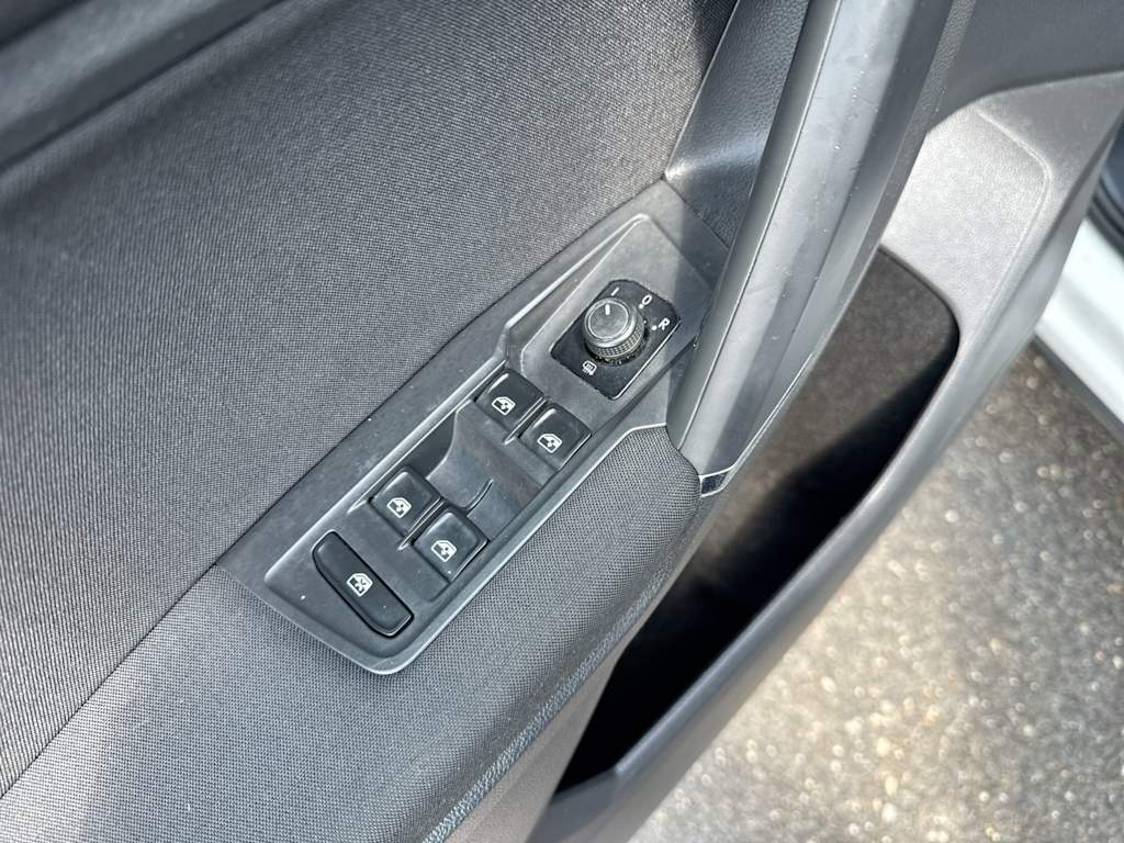 Thumbnail: 2018 Volkswagen Tiguan - 27
