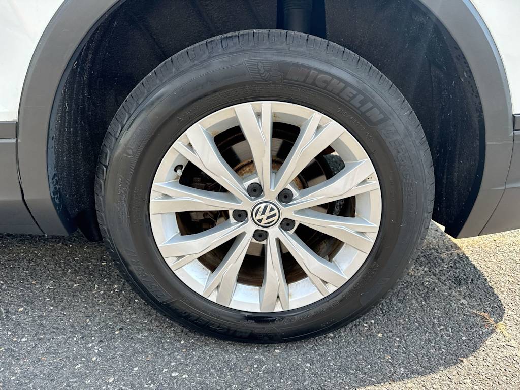 Thumbnail: 2018 Volkswagen Tiguan - 8