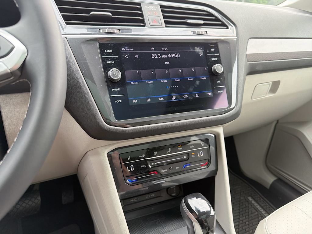 Thumbnail: 2022 Volkswagen Tiguan - 15