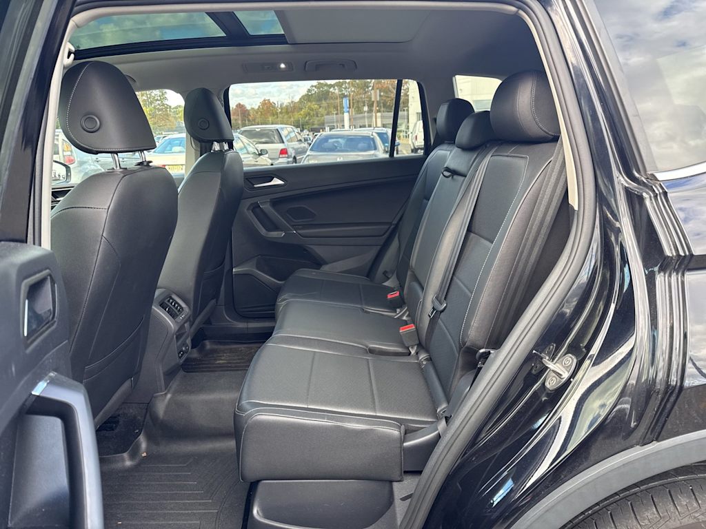 Thumbnail: 2020 Volkswagen Tiguan - 18