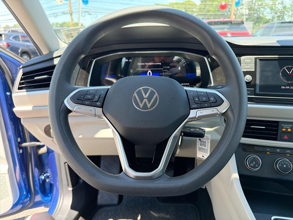 Thumbnail: 2023 Volkswagen Jetta - 14