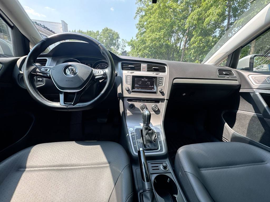 Thumbnail: 2015 Volkswagen Golf - 12