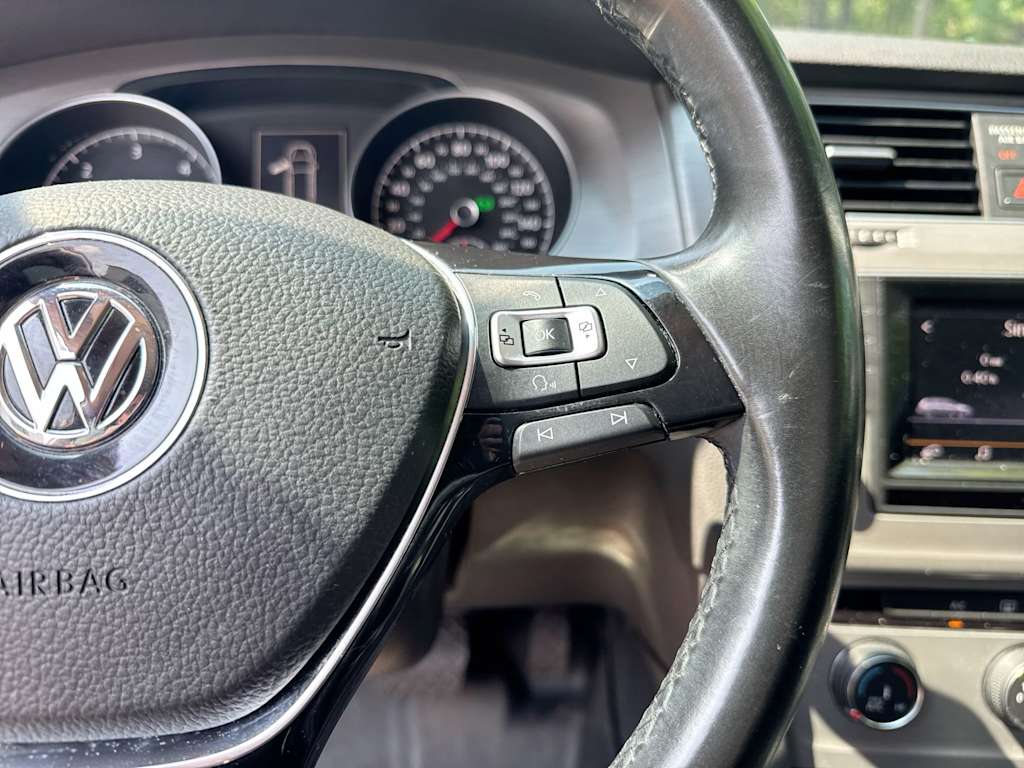 Thumbnail: 2015 Volkswagen Golf - 30