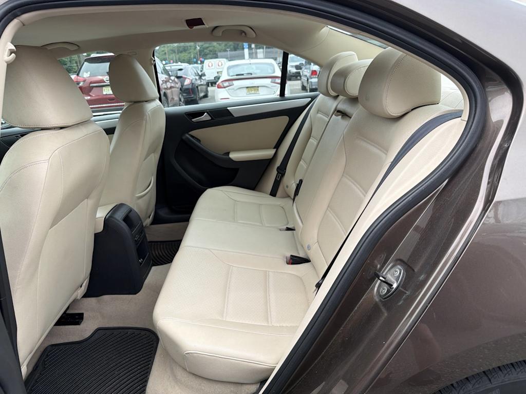 Thumbnail: 2014 Volkswagen Jetta - 18