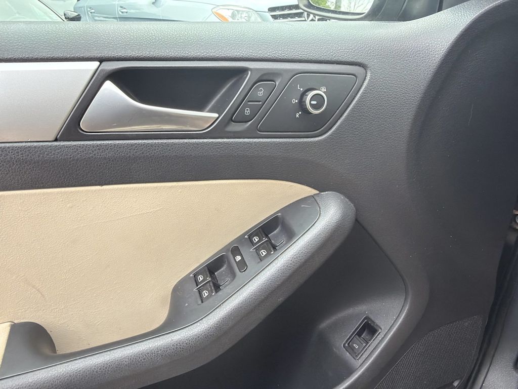 Thumbnail: 2014 Volkswagen Jetta - 20