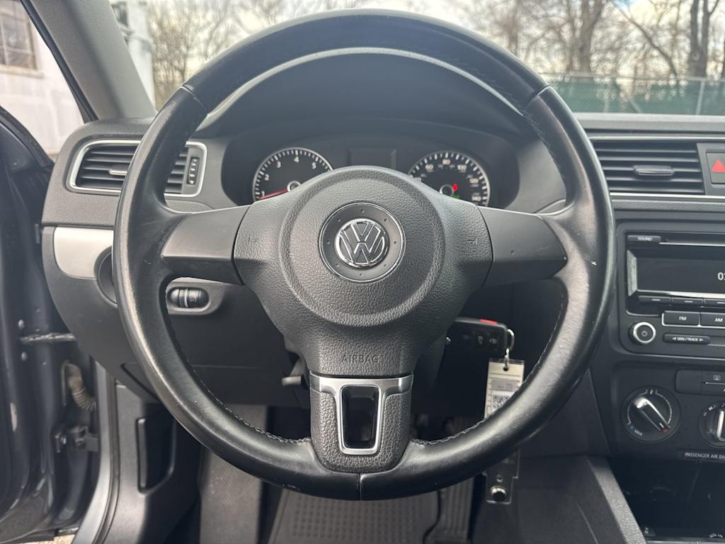 2013 Volkswagen Jetta SE 13