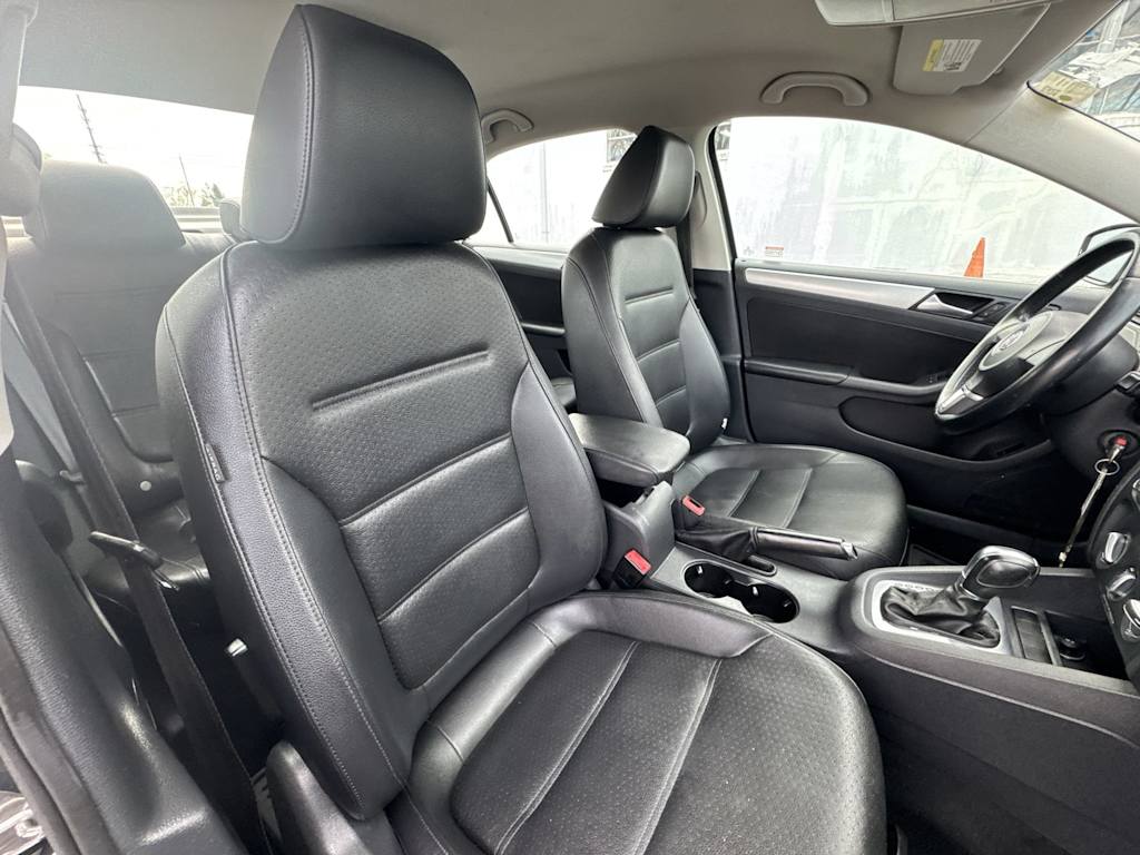 2013 Volkswagen Jetta SE 26