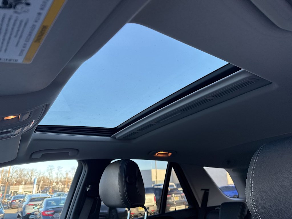 Thumbnail: 2014 Mercedes-Benz M-Class - 24