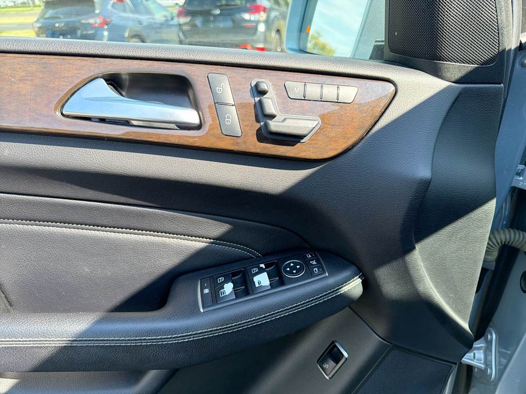 Thumbnail: 2015 Mercedes-Benz M-Class - 28