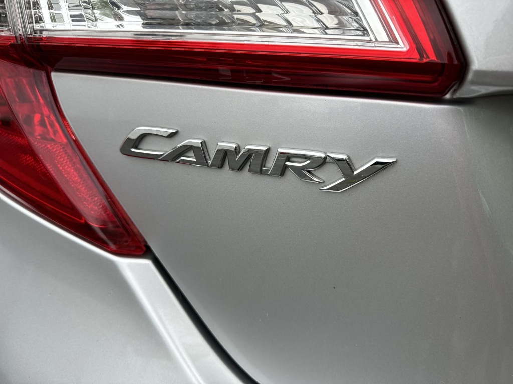 2013 Toyota Camry SE 26
