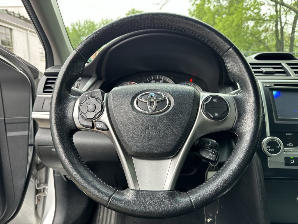 2013 Toyota Camry SE 13
