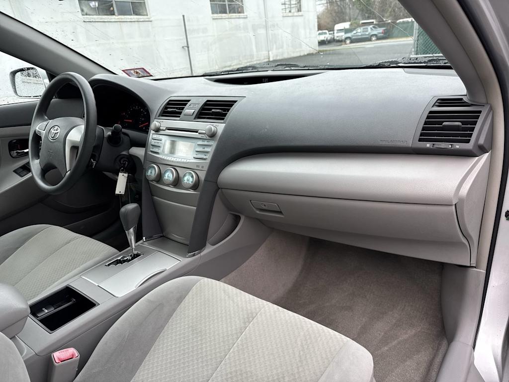 2009 Toyota Camry LE 9